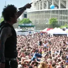A rockstar pointing to the crowd
